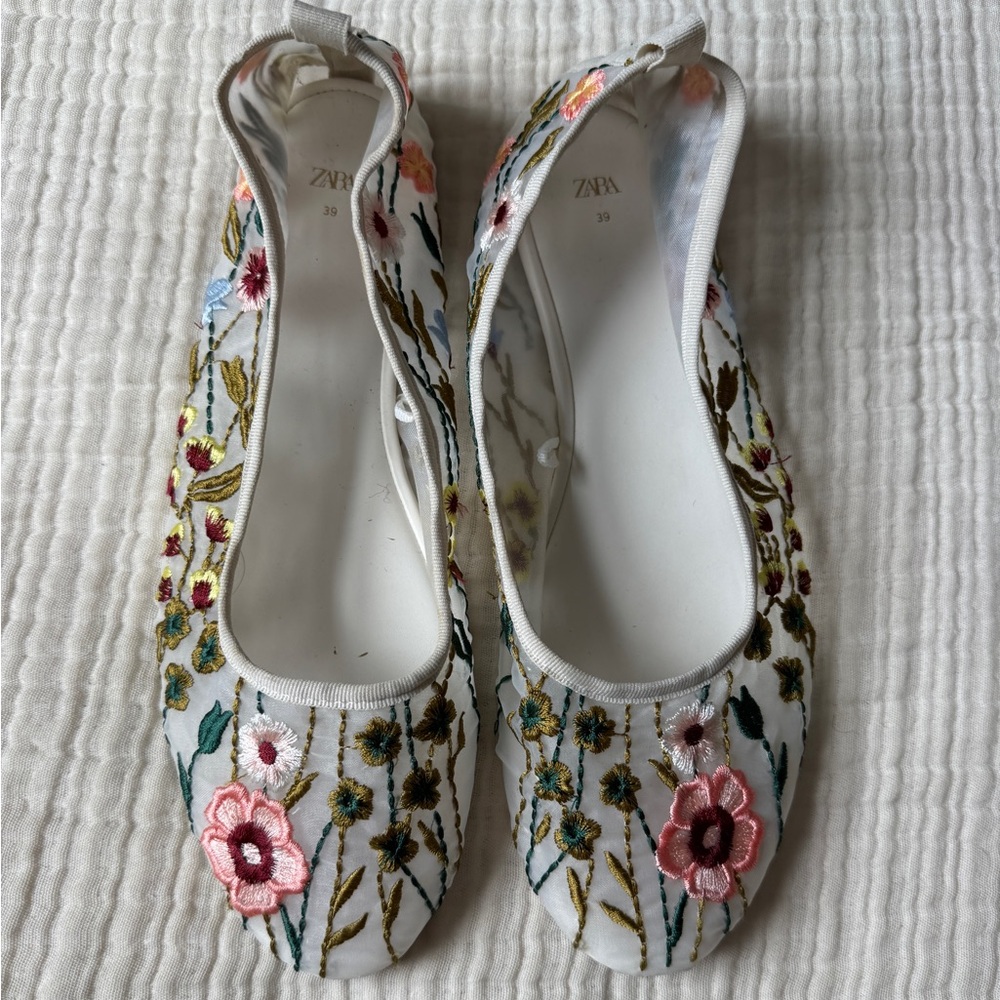 Zara Women's Floral Embroidered Flats - White and Multicolor